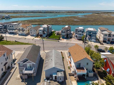Outstanding Bay Views! Classic Avalon opportunity just blocks - photo 4