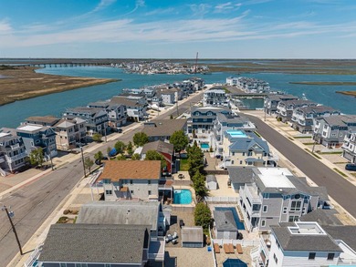 Outstanding Bay Views! Classic Avalon opportunity just blocks - photo 9