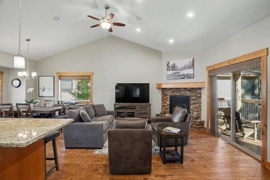 This is mountain luxury at its finest. Impeccably maintained - photo 3