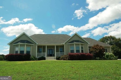 Like new ranch style home on 3 acres near Lake Oconee.  - Lake Home For Sale in Eatonton, Georgia