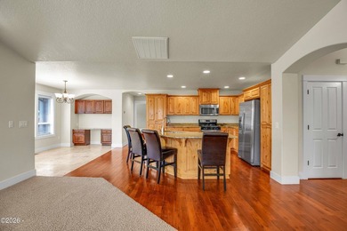 Excellent opportunity to own this gorgeous, custom single-level - photo 4
