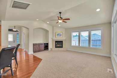 Excellent opportunity to own this gorgeous, custom single-level - photo 7