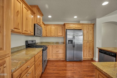 Excellent opportunity to own this gorgeous, custom single-level - photo 8