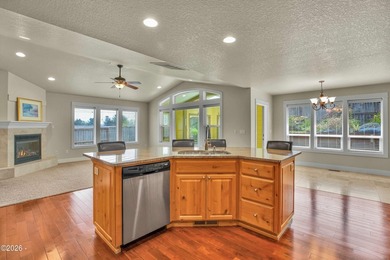 Excellent opportunity to own this gorgeous, custom single-level - photo 9