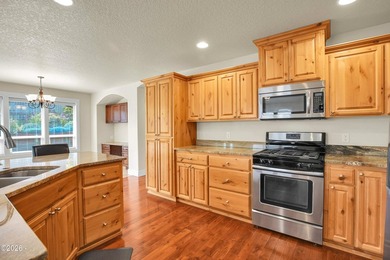 Excellent opportunity to own this gorgeous, custom single-level - photo 10
