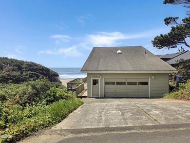 Experience the ultimate coastal lifestyle in this three-story - photo 2