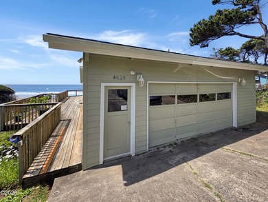 Experience the ultimate coastal lifestyle in this three-story - photo 3