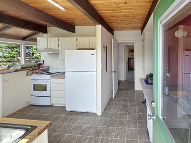 Experience the ultimate coastal lifestyle in this three-story - photo 8