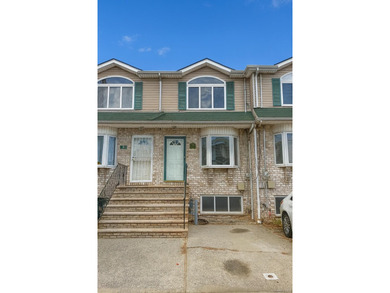 Welcome to 109 Lyceum Ct-a charming, renovated Townhouse in a - photo 1