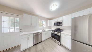 Welcome to 109 Lyceum Ct-a charming, renovated Townhouse in a - photo 5