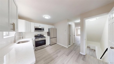 Welcome to 109 Lyceum Ct-a charming, renovated Townhouse in a - photo 6