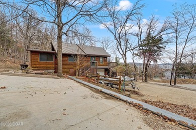Lakeview cabin charm in Lost Bridge Village! This beautifully - photo 3