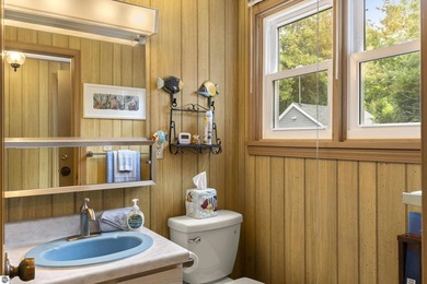 Waterfront 3 BR, 2 BA home with 100 ft private frontage on - photo 22