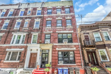 (private lake, pond, creek) Townhome/Townhouse For Sale in Astoria New York