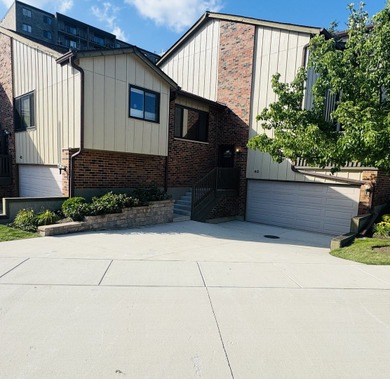 Lake Hinsdale Townhome/Townhouse For Sale in Willowbrook Illinois