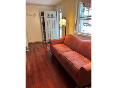 Sunny and Bright 2 Bedrooms Garden Apartment on the 1st Floor in - photo 2
