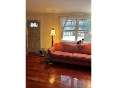 Sunny and Bright 2 Bedrooms Garden Apartment on the 1st Floor in - photo 3