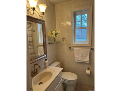 Sunny and Bright 2 Bedrooms Garden Apartment on the 1st Floor in - photo 8