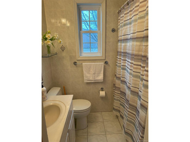 Sunny and Bright 2 Bedrooms Garden Apartment on the 1st Floor in - photo 9