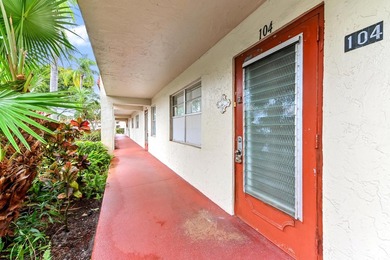 Charming 1-bedroom, 1-bath ground floor condo located in the - photo 2