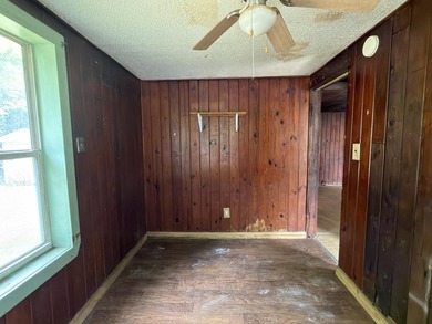 Welcome to your next REO opportunity! Built in 1970, this corner - photo 13