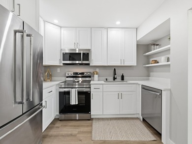 Welcome to this charming FULLY RENOVATED 2-bedroom, 1-bathroom - photo 15