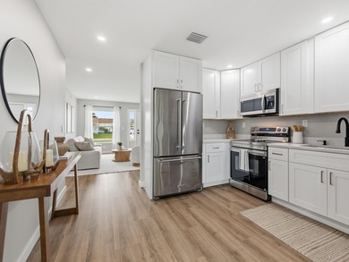 Welcome to this charming FULLY RENOVATED 2-bedroom, 1-bathroom - photo 16