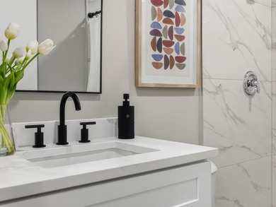 Welcome to this charming FULLY RENOVATED 2-bedroom, 1-bathroom - photo 27