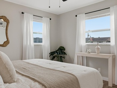 Welcome to this charming FULLY RENOVATED 2-bedroom, 1-bathroom - photo 33