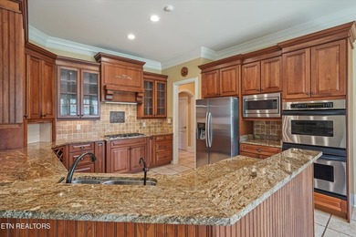 Welcome to Montgomery Cove, one of Knoxville's most sought after - photo 15