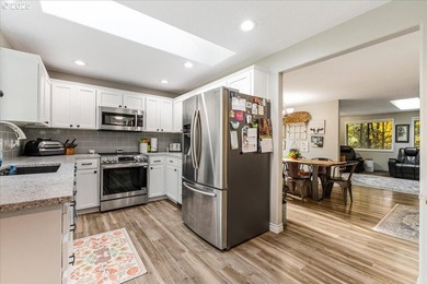 This 3 bedroom 2 bathroom 2,307 sqft home sits on a 1.56-acre - photo 5