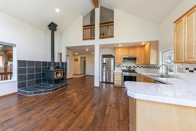 Nestled in the heart of Donner Lake, this beautiful 3-bedroom - photo 3