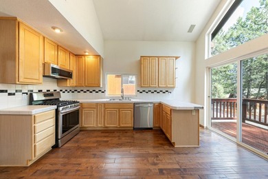 Nestled in the heart of Donner Lake, this beautiful 3-bedroom - photo 5