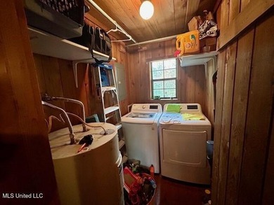 Secluded and peaceful, this charming 2-bedroom, 2-bath cabin - photo 12