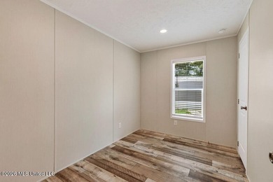 Brand new and never lived in! This beautiful 16' x 76' - photo 16