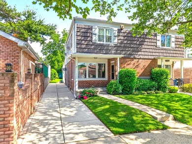 A semi-detached Colonial with a legal rear extension family room - photo 20