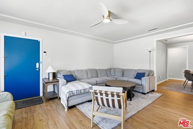 Beautifully updated coastal residence featuring 4 bedrooms, 2 - photo 3
