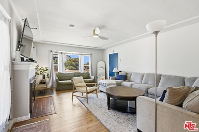 Beautifully updated coastal residence featuring 4 bedrooms, 2 - photo 5