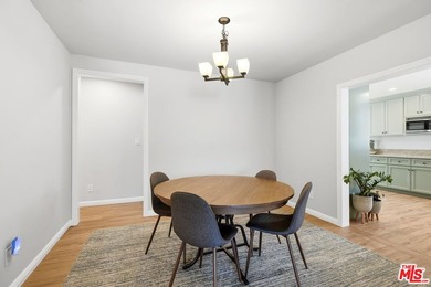 Beautifully updated coastal residence featuring 4 bedrooms, 2 - photo 6