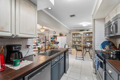 Welcome to this charming 2-bedroom, 2-bath single-family home - photo 6