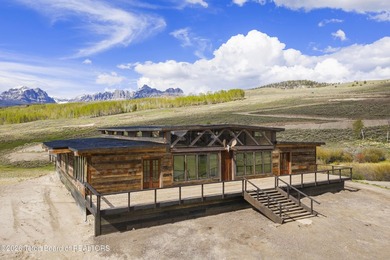Set in the pristine Dunoir Valley near Dubois, Wyoming, the - photo 3