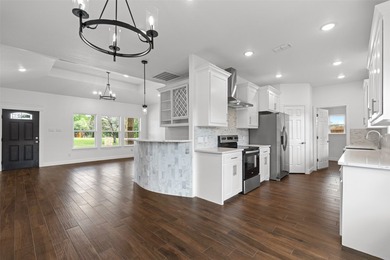 This charming new construction home offers 3 spacious bedrooms - photo 11
