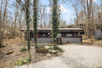 Welcome to your new lake house! This 2 bed 1 bath property - photo 2