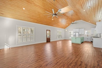 Gorgeous tongue n' groove vaulted ceiling! Tucked into the - photo 7