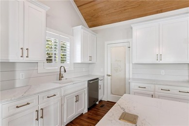 Gorgeous tongue n' groove vaulted ceiling! Tucked into the - photo 10