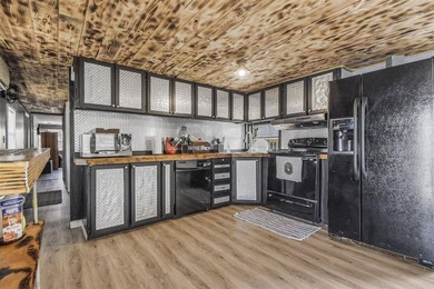 Welcome to your new lake house! This 2 bed 1 bath property - photo 10