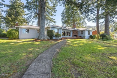 First time on the market, and worth the wait. This single-level - photo 1