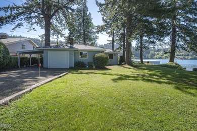 First time on the market, and worth the wait. This single-level - photo 4