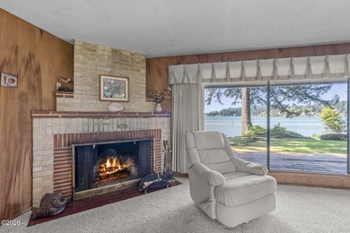 First time on the market, and worth the wait. This single-level - photo 10