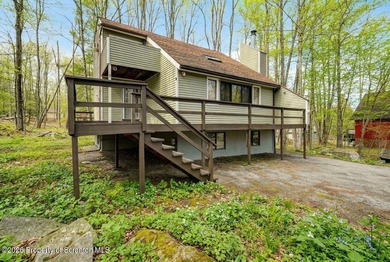Welcome to this beautifully updated four-bedroom, three-bathroom - photo 2